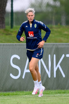 Lina Hurtig at a training session with the Swedish women's