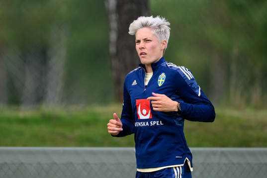 Lina Hurtig at a training session with the Swedish women's