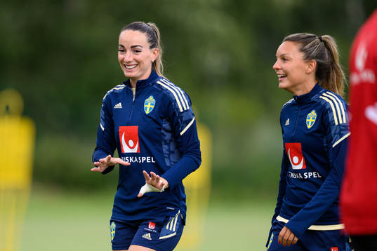 Kosovare Asllani and Johanna Rytting Kaneryd at a training