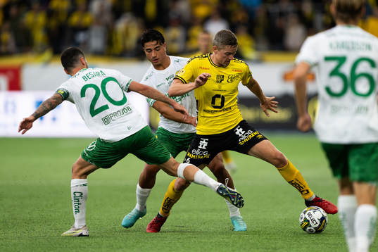 Hammarbys Nahir Besara och Jusef Erabi mot Elfsborgs Andre
