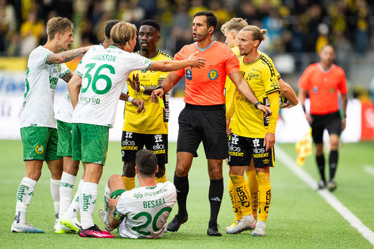 Irriterat då domare Granit Maqedonci går emellan