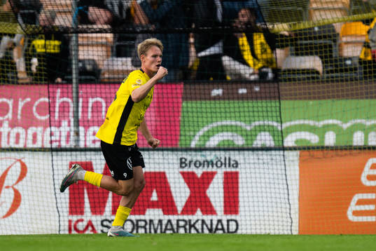 Mjällbys Max Fenger jublar