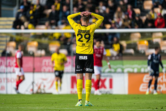 Mjällbys Noah Eile deppar