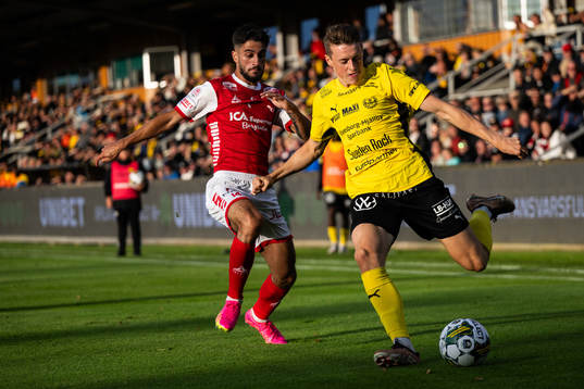 Kalmars Noah Shamoun och Mjällbys Elliot Stroud