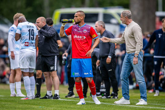 Helsingborgs Sumar Almadjed i samtal med tränare Stuart