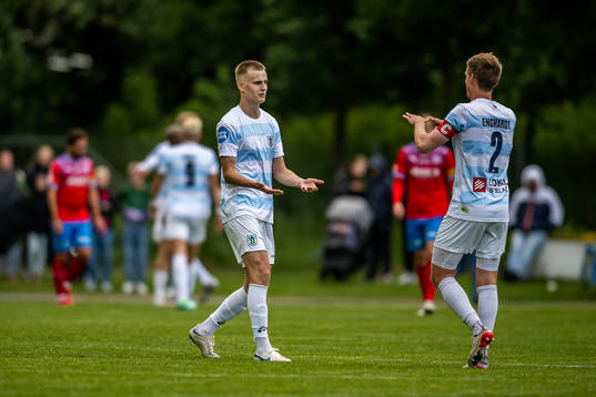 Helsingörs Callum McCowatt och Kasper Enghardt jublar