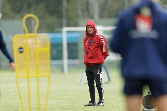 Peter Gerhardsson at a training session with the Swedish