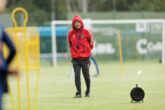 Peter Gerhardsson at a training session with the Swedish