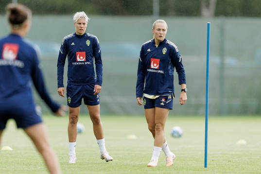 Lina Hurtig and Magdalena Eriksson at a training session