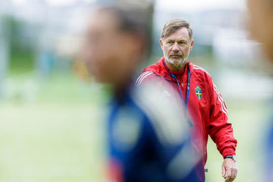 Peter Gerhardsson at a training session with the Swedish