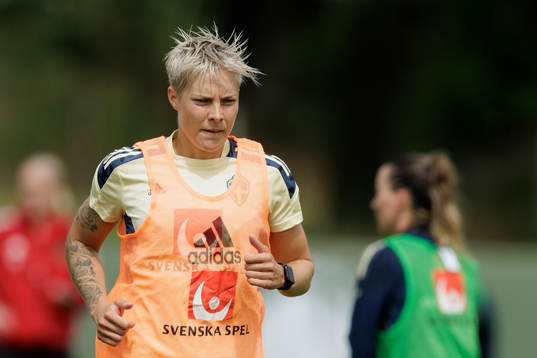 Lina Hurtig at a training session with the Swedish women's