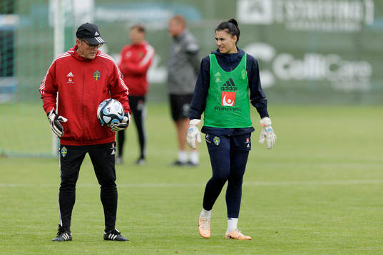 Goalkeeper coach Leif Troedsson and goalkeeper Zecira