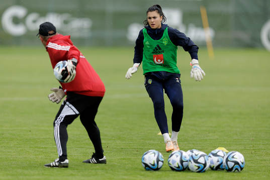 Goalkeeper coach Leif Troedsson and goalkeeper Zecira