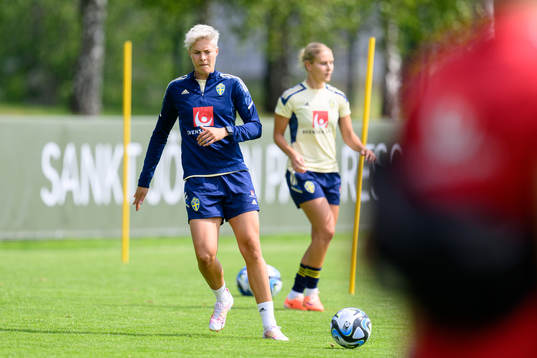 Lina Hurtig at a training session with the Swedish women's