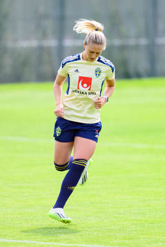 Rebecka Blomqvist at a training session with the Swedish