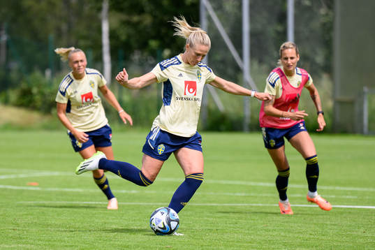 Rebecka Blomqvist at a training session with the Swedish