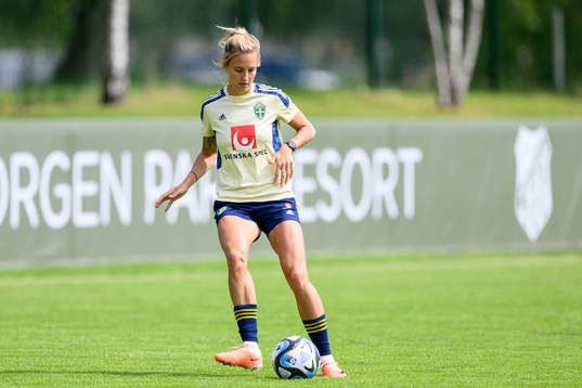 Nathalie Björn at a training session with the Swedish