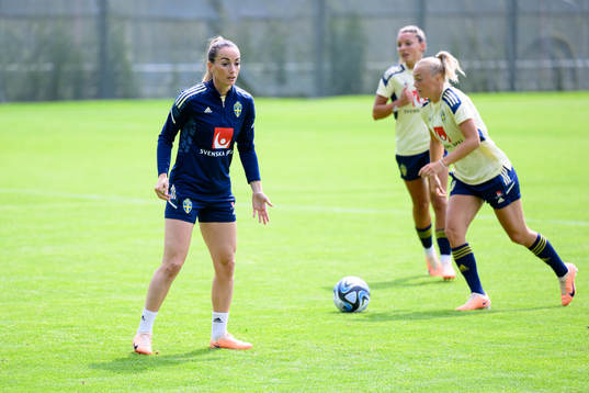 Kosovare Asllani at a training session with the Swedish