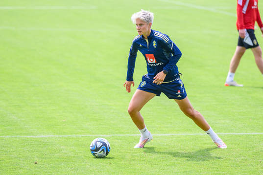 Lina Hurtig at a training session with the Swedish women's