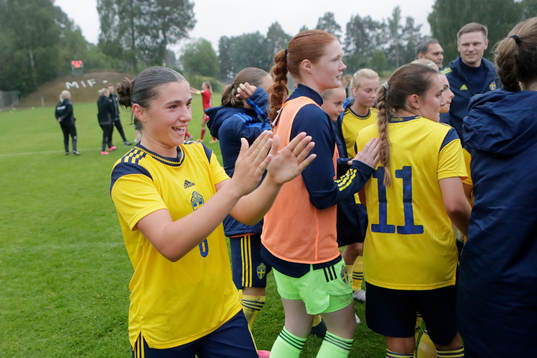 Sveriges Thea Staffansson jublar