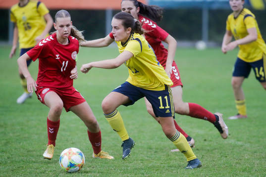 Sveriges Saga Kristell och Danmarks Julie Börkop
