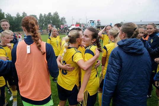 Sveriges Saga Kristell jublar