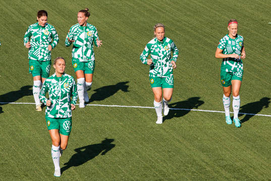 Hammarbys spelare värmer upp