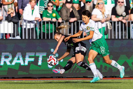 Piteås Sara Eriksson och Hammarbys Maika Hamano