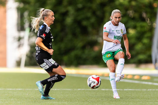 Piteås Ronja Aronsson och Hammarbys Jonna Andersson