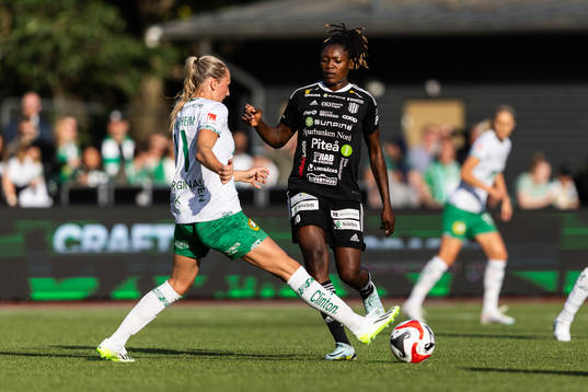 Hammarbys Ellen Wangerheim och Piteås Anam Imo