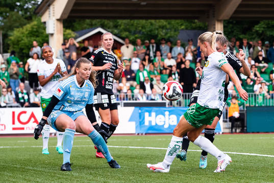 Piteås målvakt Samantha Leshnak Murphy och Hammarbys