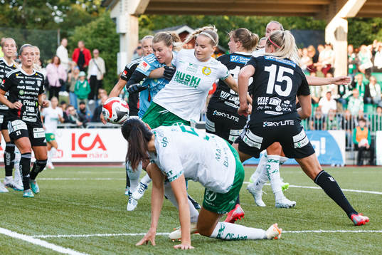 Piteås målvakt Samantha Leshnak Murphy och Hammarbys Eva