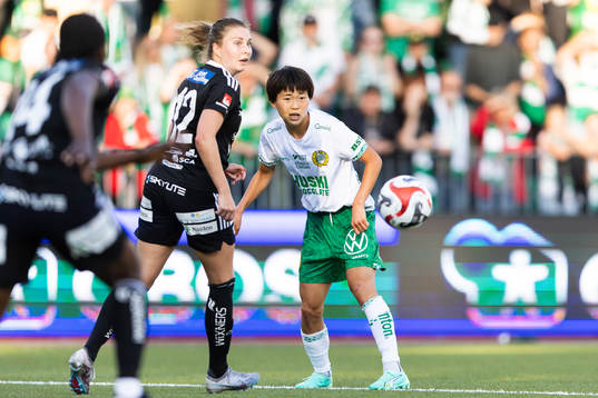 Piteås Fanny Andersson och Hammarbys Maika Hamano