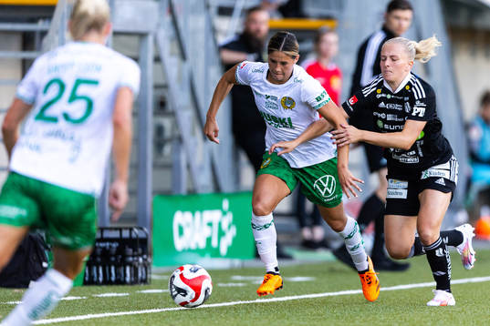 Hammarbys Kyra Cooney-Cross och Piteås Tuva Skoog