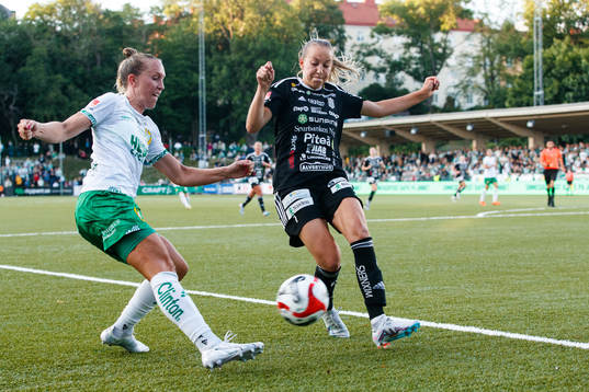Hammarbys Julia Roddar och Piteås Sara Eriksson
