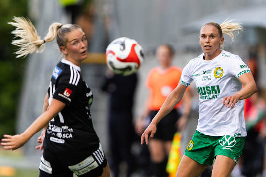 Piteås Ronja Aronsson  och Hammarbys Jonna Andersson