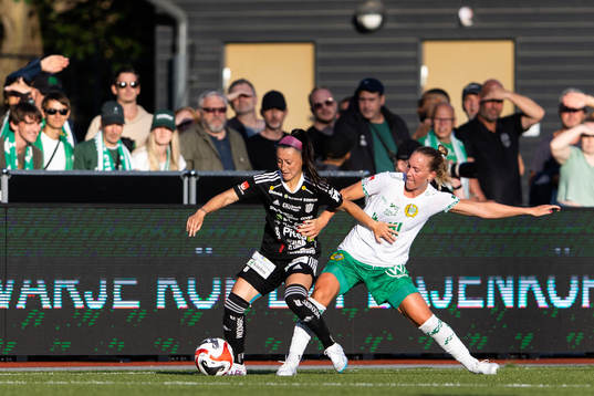 Piteås Katrina Guillou och Hammarbys Julia Roddar