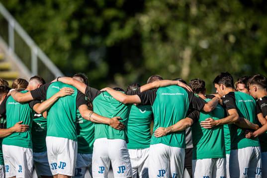 Jönköpings Södras spelare samlas