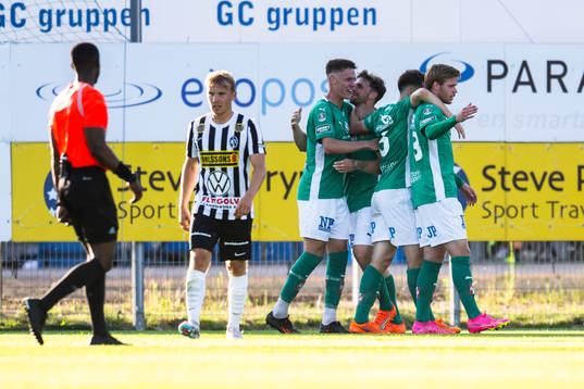 Jönköpings Södras Jesper Manns jublar och Landskronas