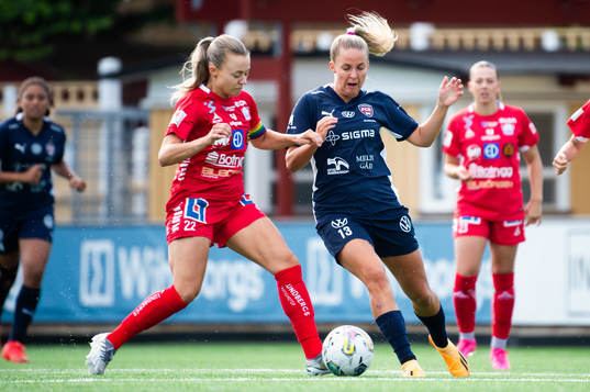 Linköpings Olga Ahtinen och FC Rosengårds Olivia Holdt