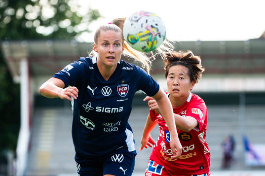 FC Rosengårds Olivia Holdt och Linköpings Yuka Momiki