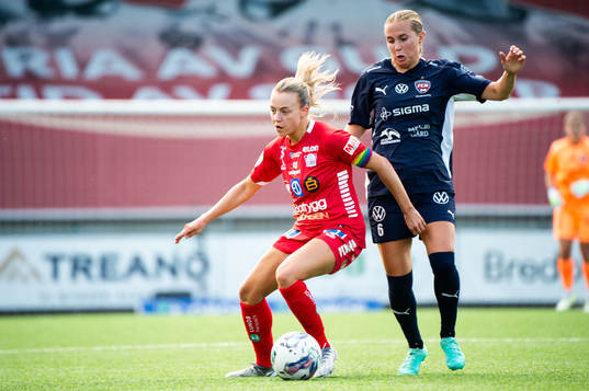 Linköpings Olga Ahtinen och FC Rosengårds Ria Noora