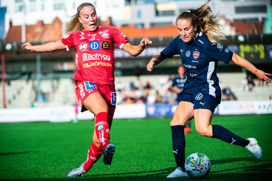 Linköpings Stina Lennartsson och FC Rosengårds Fiona Brown