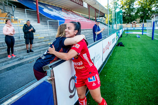 Linköpings Michelle De Jongh jublar med supportrarna