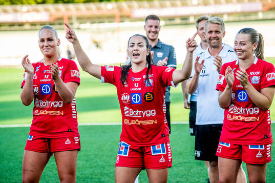Linköpings Michelle De Jongh jublar med lagkamraterna