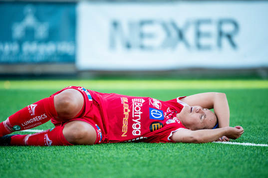 Linköpings Emma Lennartsson grinar illa
