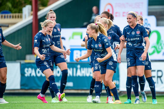 FC Rosengårds Olivia Holdt gör 1-1 och jublar