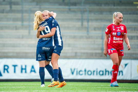 FC Rosengårds Olivia Holdt gör 1-1 och jublar