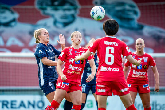 Linköpings Cornelia Kapocs mot FC Rosengårds Gudrun