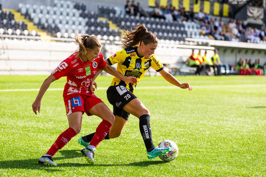 Örebros Katariina Kosola och Häckens Hanna Wijk